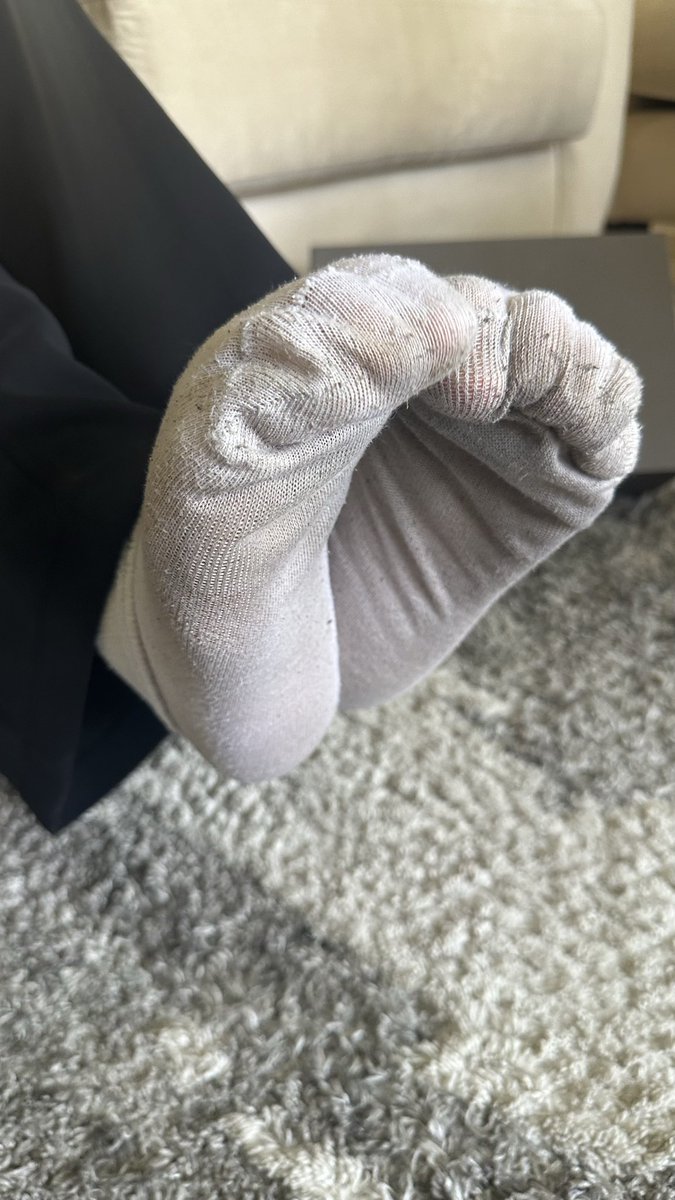 cutecleanfeet's tweet photo. @FeetFinder sweaty dirty socks for you pigs 🥵 https://t.co/VSwH9DLSPK