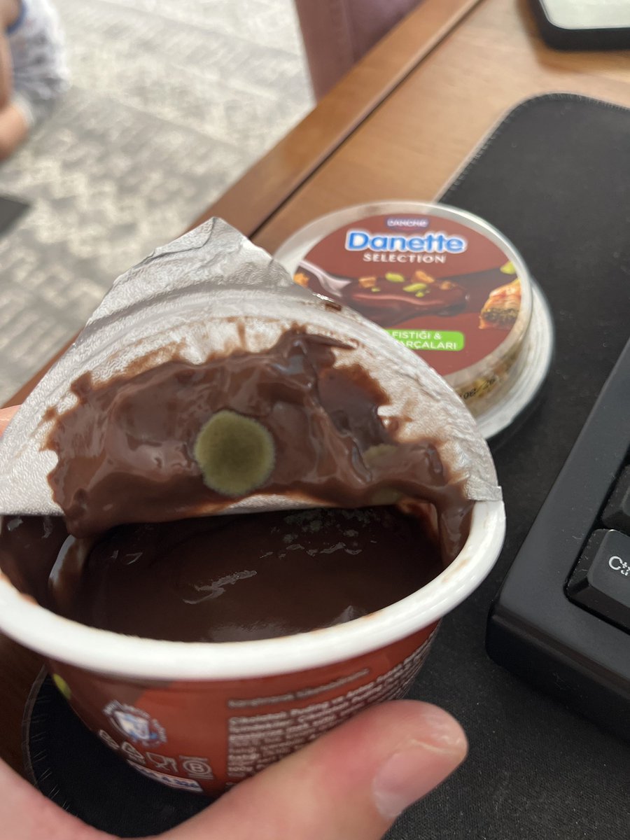 tascimeftun_'s tweet photo. @Danone @danonetr 

Son kullanma tarihi geçmemiş olan ürünün buşekilde çıkması hakkında yorumunuz nedir?  Ya ben görmeseydim çocuk bunu yeseydi. https://t.co/IrZ4Tyj6Xy