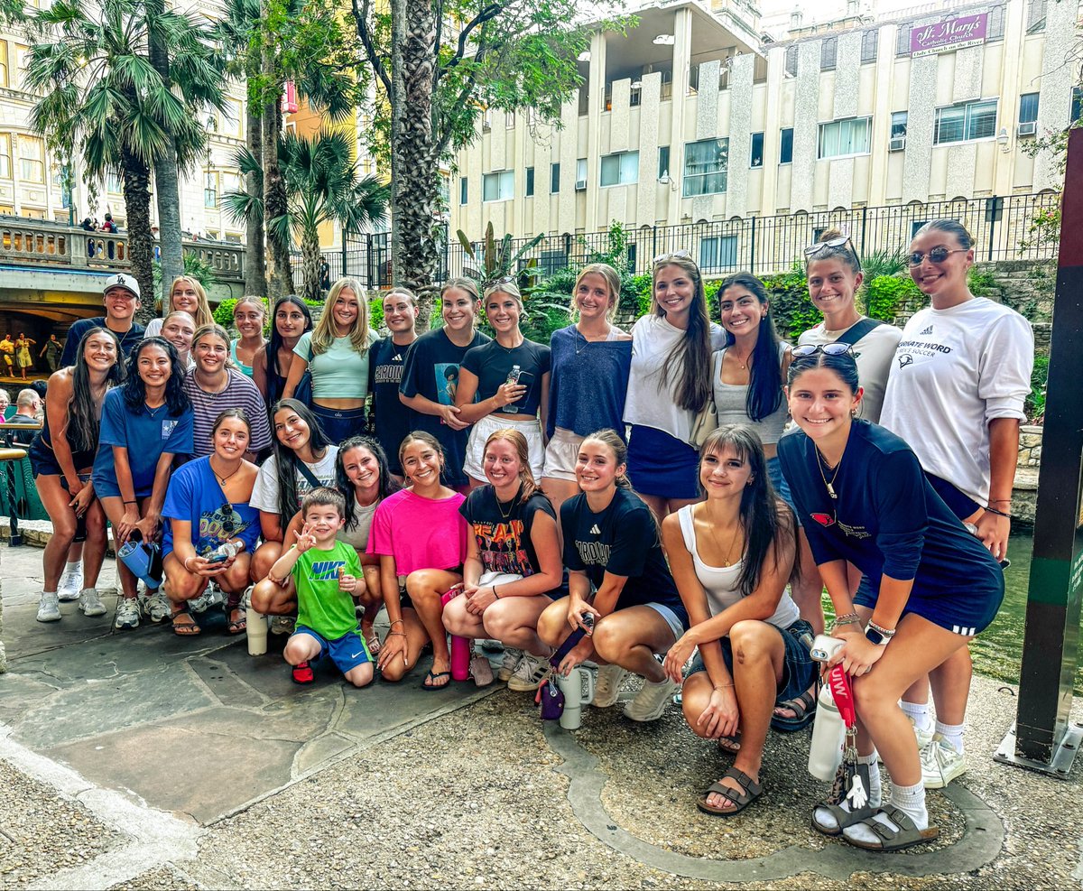UIWWomensSoccer's tweet photo. Taking the scenic route 🚤 

#TheWord | #TakeFlight https://t.co/sGGxj47QXV