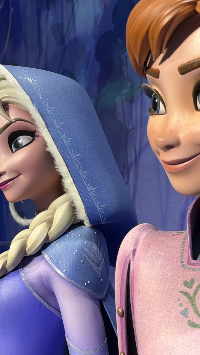 mollymcgay's tweet photo. the details on elsa’s outfit <3 https://t.co/onAknBpU6K