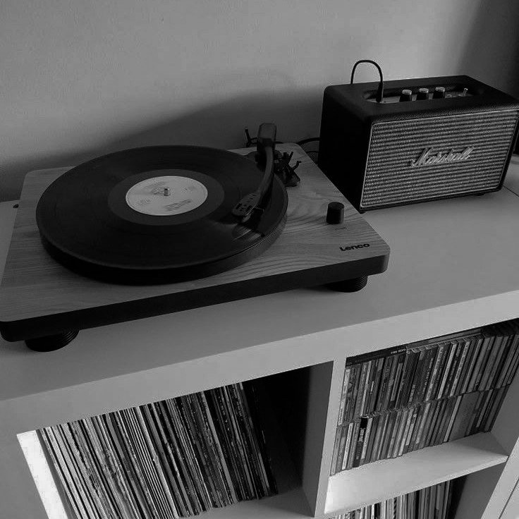 Noctearis's tweet photo. @TamagoPost ️️ ️️ 
️️ ️️ 
ELIAS, 2009.
Vinyl collector, weekend enthusiast.
What’s your ideal way to spend a weekend?
️️ ️️ 
️️ ️️ https://t.co/onPoi6svRE