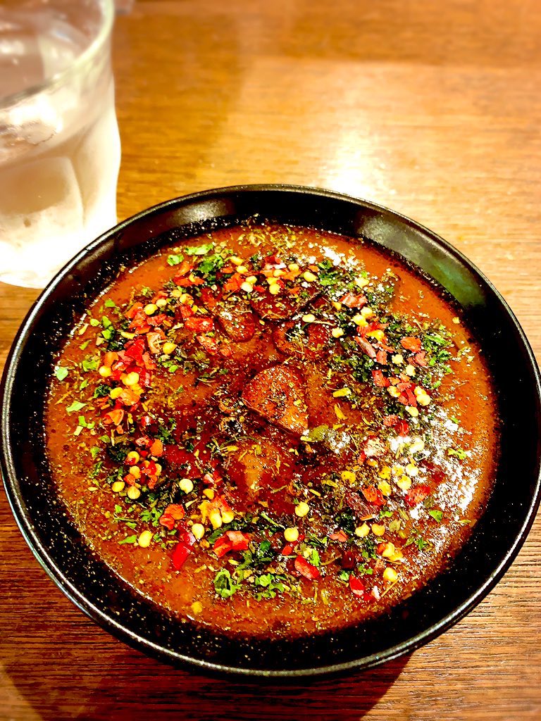 pandoranokibou's tweet photo. おはようございます❣️

お盆営業も最終日❣️
ということで…
スイーツ担当が何やらすごいパフェを完成させたようです😳✨

数量限定のすごいパフェ😍
今こそ食べて欲しい夢の形🥰
だそうです🤩

もちろん今日のカレーも最高にスパイシーに仕上がってます👨‍🍳🍛

夏真っ盛りの本日はぜひパンドラで❣️ https://t.co/GmUPz3knL9