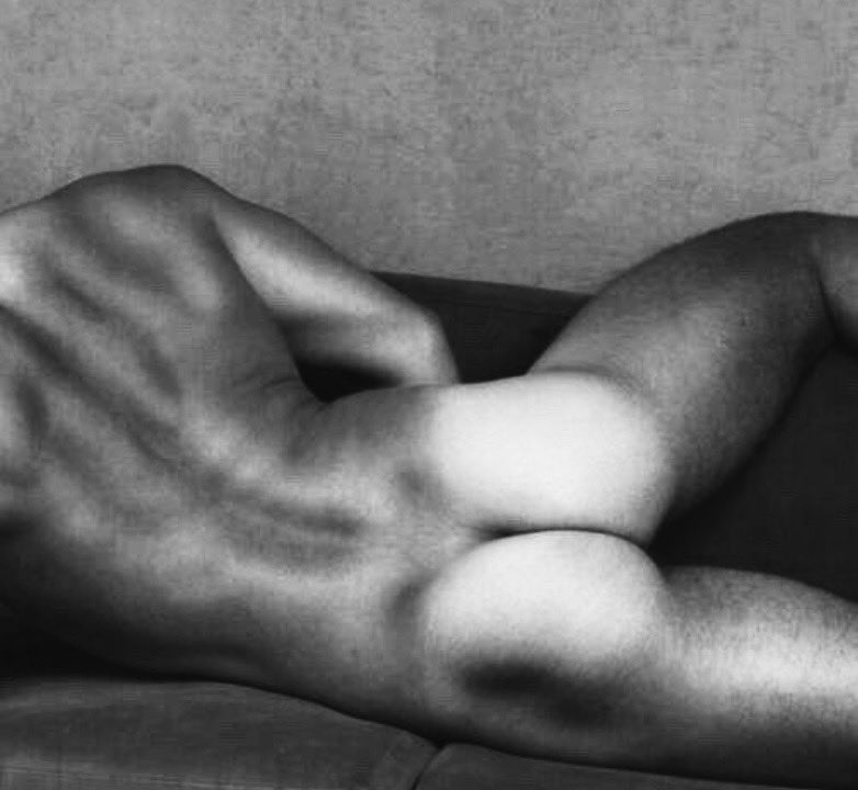 TimoKnowsHow's tweet photo. A B&amp;W ass pic is timeless and sexy - come get it! #bubblebutt #assdelicious https://t.co/KclwWdMACW