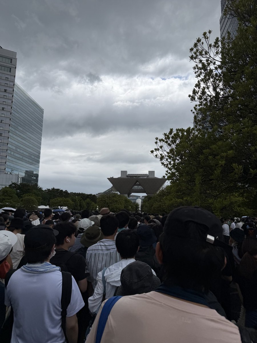 MaskGan's tweet photo. コミケ待機 https://t.co/O02JR9B87b