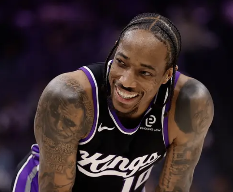HeatLead's tweet photo. According to @KeithSmithNBA from the NBA Front Office Show, he believes that DeMar DeRozan WILL land in Miami... 👀

"My guess is — and this is strictly, I'm speculating — I think he will land there" https://t.co/kKT2A3RwbH