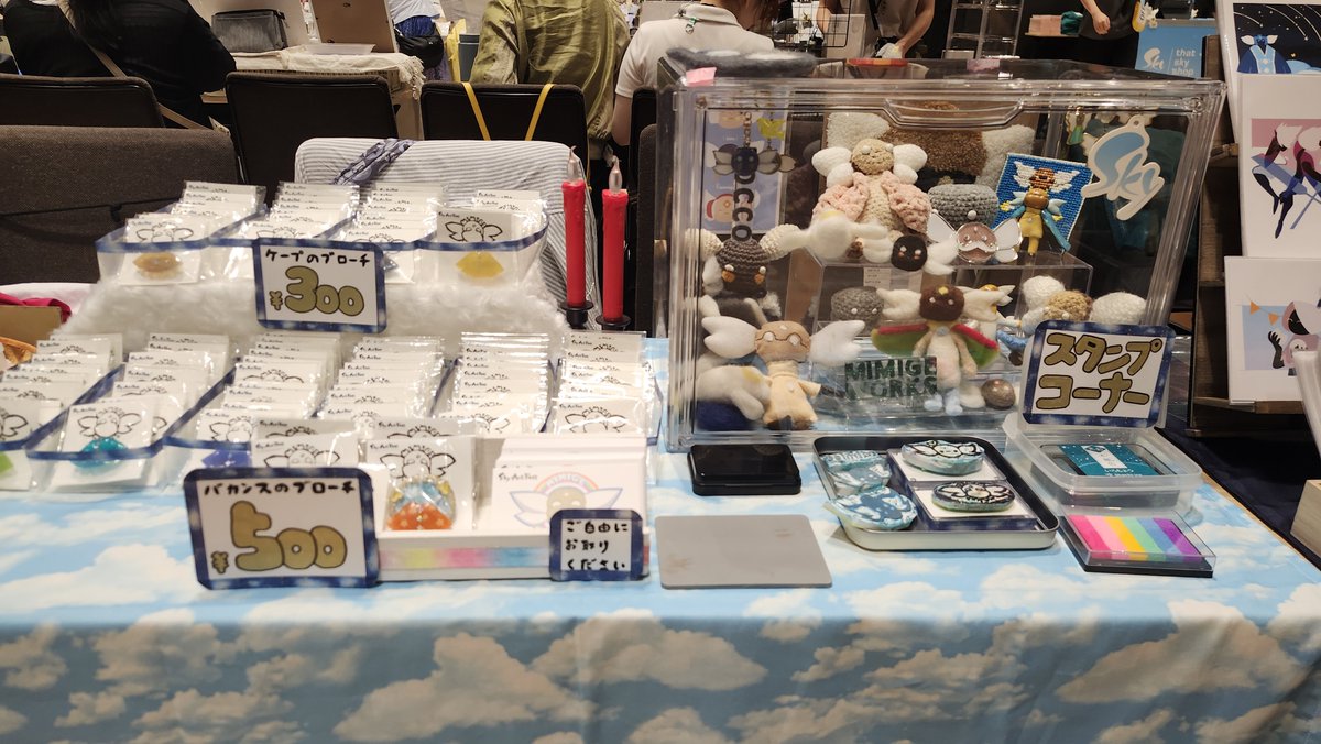 sky_yoeko's tweet photo. #SkyArtFest
設営完了しました！
もうすでに星の子の皆が待っていると思うとソワソワします🫨
頑張って沢山ブローチを用意しました💪
ロッコさんにめちゃくちゃ可愛く耳毛たちを飾っていただいてます🥰
スタンプコーナーもあるので是非ブース15にお立ち寄りください！ https://t.co/aTCvCntTOm