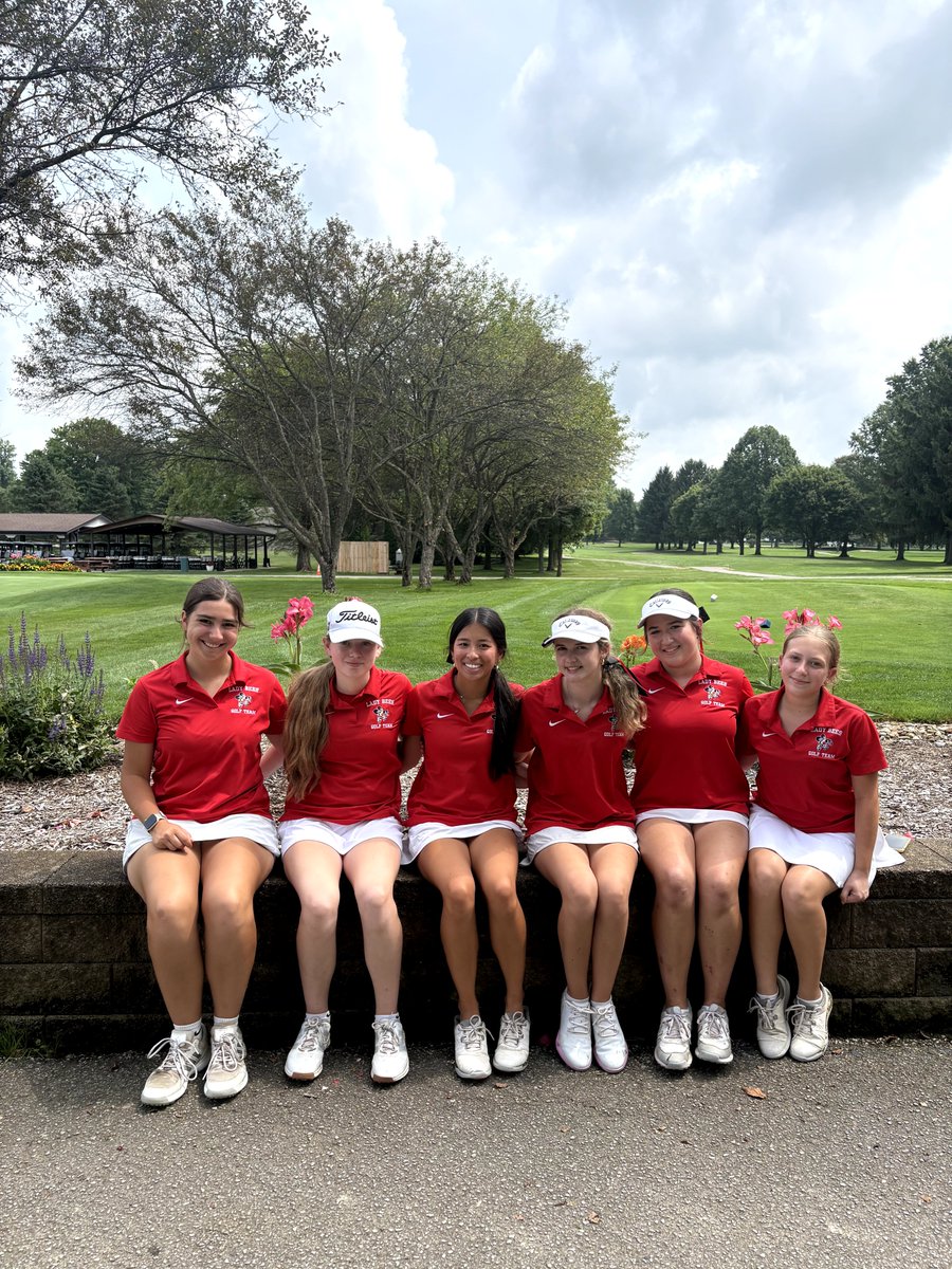 bbhathletics's tweet photo. Our Girls Golf Team finished 3rd today at the second Suburban Tournament of the season at Fox Den. Alaina Liem led the way with an 81 placing her in 12th overall and Ellie Stone had a personal low round of 93. Great job today by our BEES! https://t.co/wfRVjqi1DV