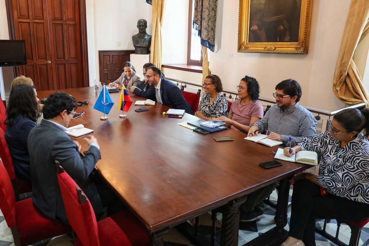 Cancilleria_ve's tweet photo. 📰#Noticia | Gobierno venezolano y PNUD revisan los avances en elaboración de la Evaluación de Necesidades Post-Desastre

El viceministro Joaquín Pérez señaló que el Estado impulsa este esfuerzo articulando capacidades, información y conocimiento.

https://t.co/dbkeFLmTUF https://t.co/i1XIZZ18uF