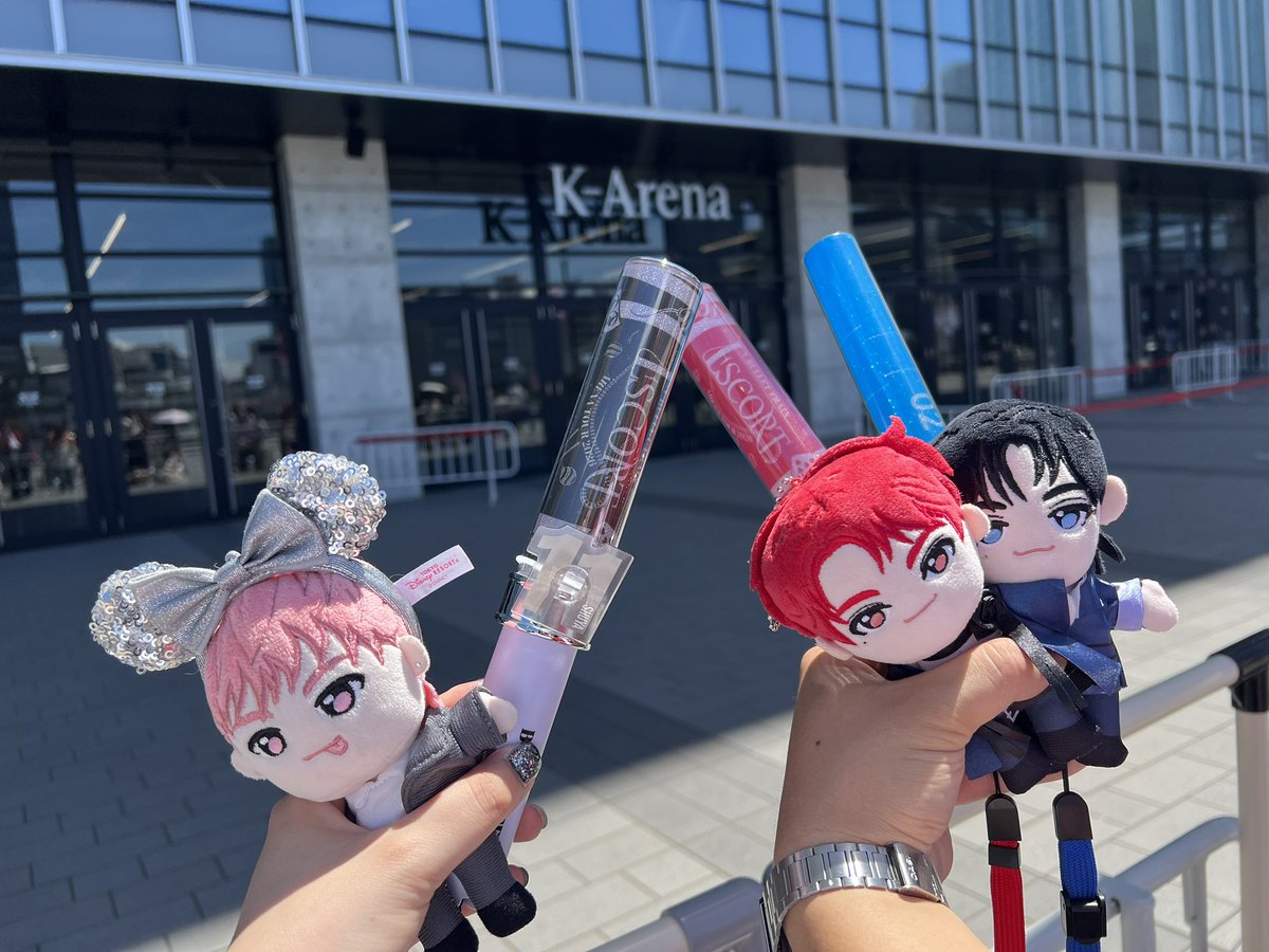s_btsena's tweet photo. 8号車の日乗車できる未来があったなんてねぇ、、
１週間経つの早かったなー😂
道民にとっては、外の気温と湿度が体感したことないような世界で、、、🫠
でも、総じて楽しかったなぁ、、、
隣の席の人と仲良くなって、嬉しくなって一緒に写真まで🥹✨
田舎者に付き合ってくれてありがとう( ¨̮ ) https://t.co/brv5BbQ8aw