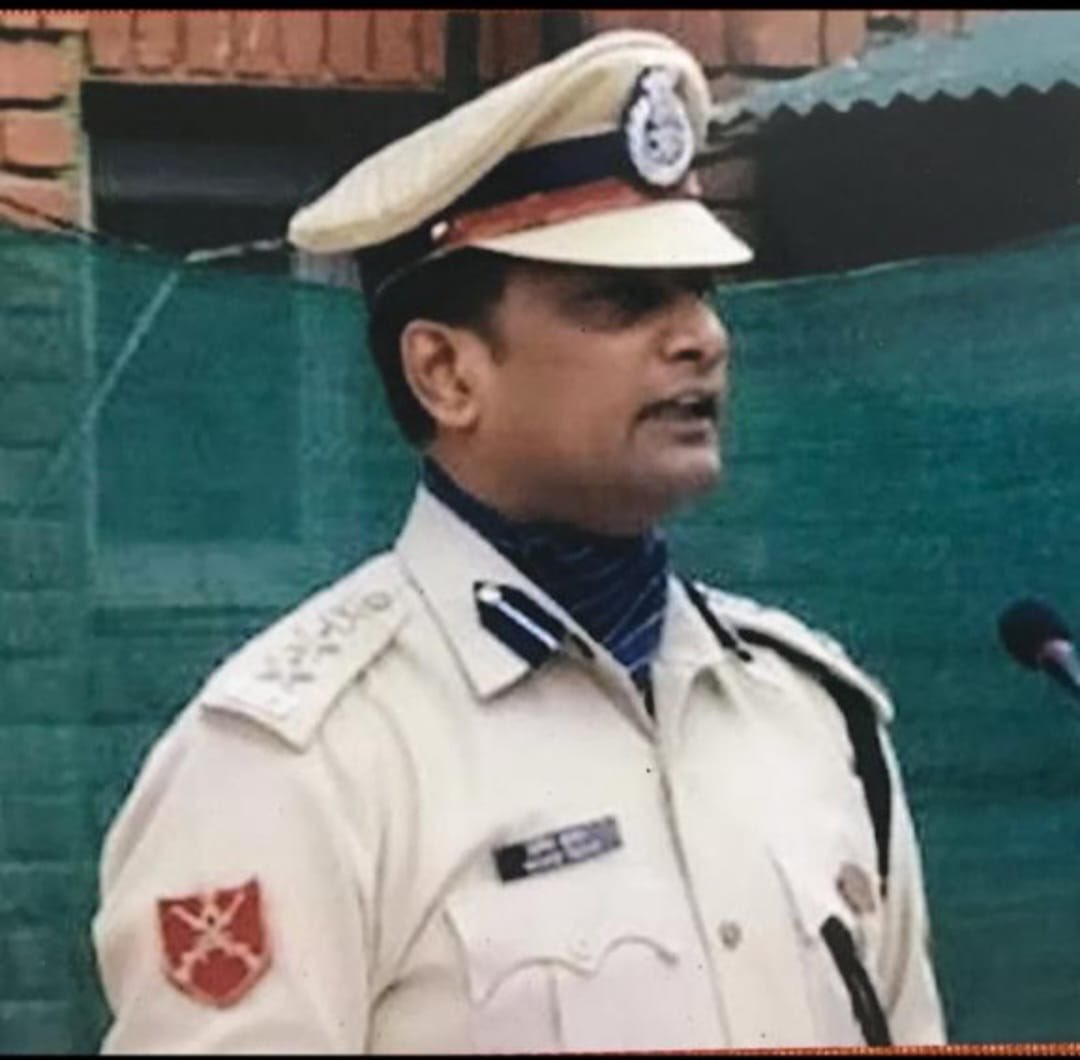 nehaparam's tweet photo. You left wearing the uniform you loved, giving your last breath to the motherland. I was left with our memories, our daughter, and a lifetime of learning how to live without you. 
Some sacrifices become history but for family, they become an absence that lasts forever. 🇮🇳 https://t.co/LhtTUR6bfW