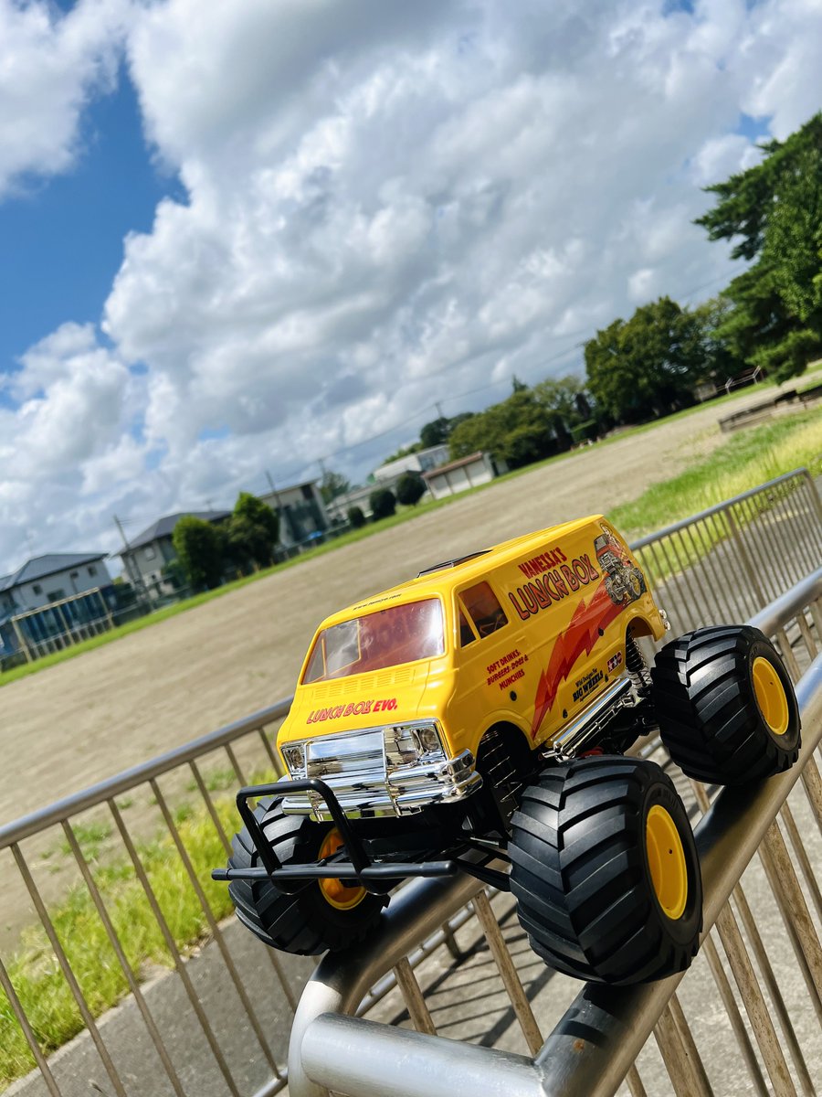 HaseOmiso's tweet photo. シャヴァの空気ウメェェェ!
昨日で嫁子供が帰省から帰ってきたので、1週間ぶりのお出かけ
ボクの夏休みが始まる🌻☀️🍉
ランチボシェケダンしてきますヨ!
(゚∀゚)ヒョフヒョフ
#KARP
#タミヤRC https://t.co/ilLd2xYUw9