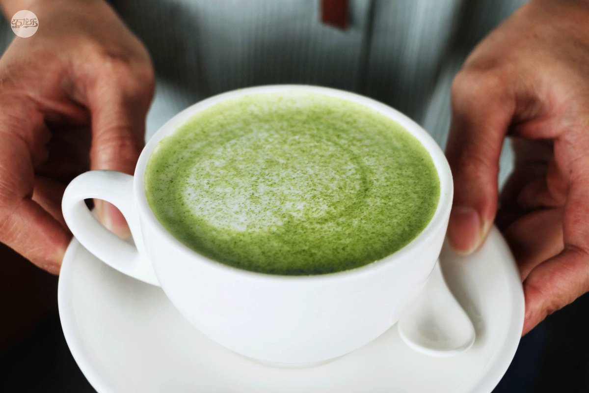 F6a6vJAzd28LNF's tweet photo. Craving a pick-me-up Whip up this 5-minute iced matcha latte: mix 1 tsp matcha powder with 2 tbsp hot water, shake, top with cold milk and ice. Smooth, vibrant, and ready to enjoy!， https://t.co/ImmNpqsVGh