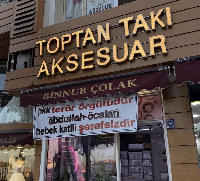 umutsuzjonturk1's tweet photo. Türkiye’nin dört bir yanından sürece tepkiler çoğalıyor: https://t.co/PZEreLcAck