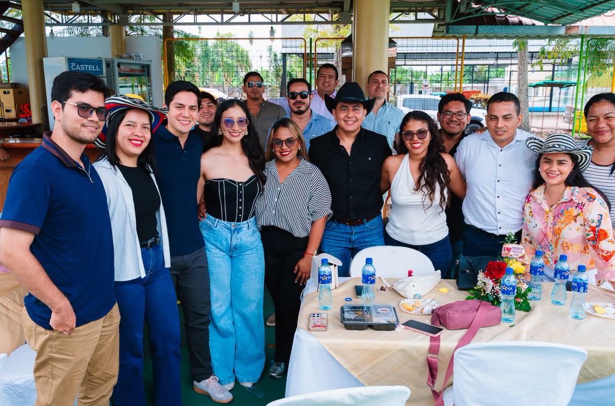 johnnyteranb's tweet photo. ¡Más ideas para Los Ríos! 🤝🇳🇬

Compartimos un espacio con profesionales de distintos cantones de la provincia, conociendo sus iniciativas y escuchando propuestas que pueden convertirse en nuevas actividades para nuestra gente. https://t.co/YZNGctIA1v