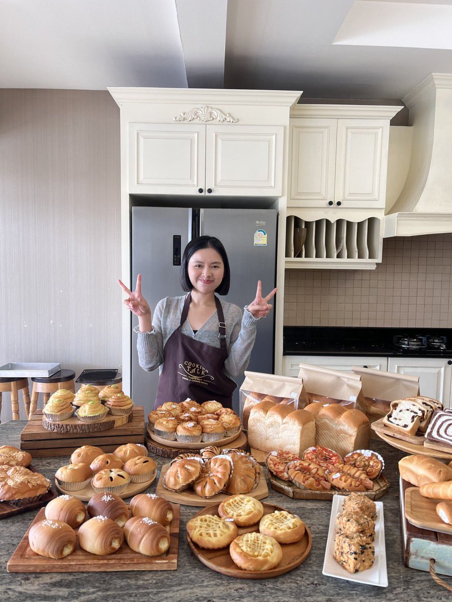 cookingtalk1's tweet photo. 🍞 อยากทำขนมปังขาย เริ่มให้ถูกตั้งแต่ครั้งแรก

🇯🇵 JAPAN BREAD COURSE
คอร์สขนมปังสไตล์ญี่ปุ่นเพื่อการค้า

เรียนตั้งแต่พื้นฐาน จนต่อยอดเป็นขนมปังหลากหลายเมนู
ทั้ง ขนมปังหวาน • ขนมปังคาว • ไส้โฮมเมด • เทคนิคขึ้นรูป

✨ ลงมือทำจริงทุกขั้นตอน
✨ ไม่มีพื้นฐานก็เรียนได้ https://t.co/7Q7UMG44ZD