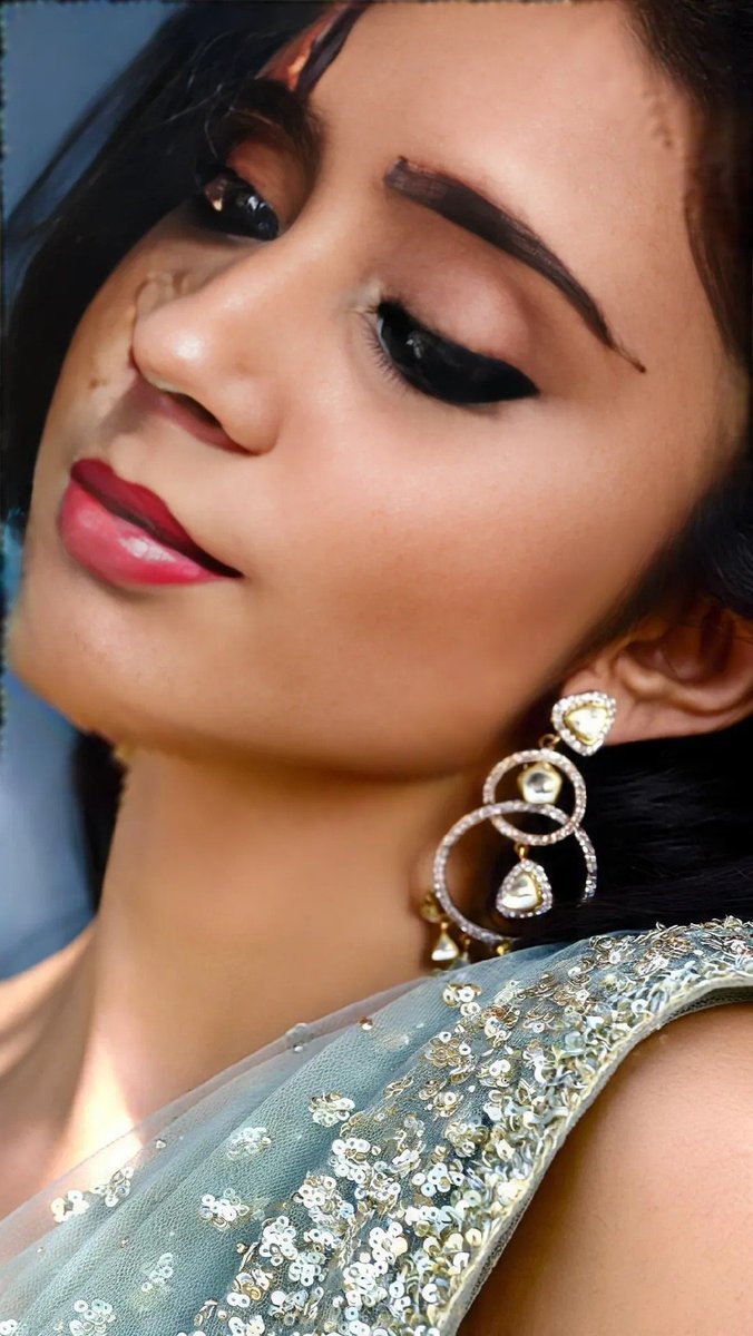 manisha_mithra's tweet photo. Life keeps moving, and many things slowly become distant… but a few precious memories remain forever, like little treasures in our hearts. 🥰🌸

Good Morning everyone...💕 #trending #explore #viral #girlsstyles #girlsposes #girlsoutfits #traditionalgirl #traditionalwear https://t.co/kUlH4PSscN