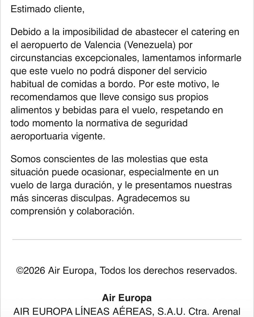 ldhperez's tweet photo. Esto está pasando desde ayer
En el aeropuerto de valencia avion de
Air europa presentó falla que obligó quedarse hasta hoy y no puede reponer la comida y le
Pide a los pasajeros que
Lleven su propia comida para el viaje https://t.co/r0C3OzatCo