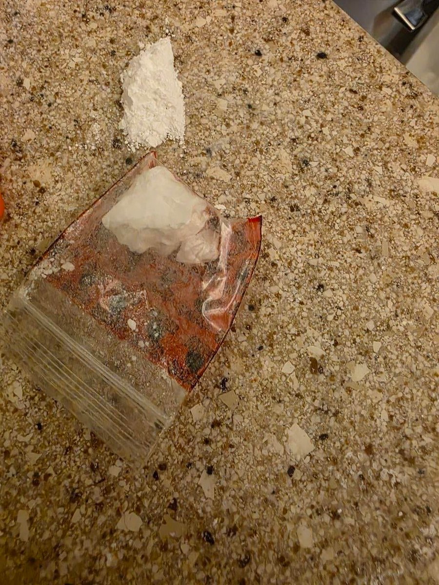 badbitchmane's tweet photo. M28 - down to chat don’t want to sniff on my own. 👃 #shdtwt #lines #edtwt #drugtwt #coketwt https://t.co/ZTm6mnwCyj