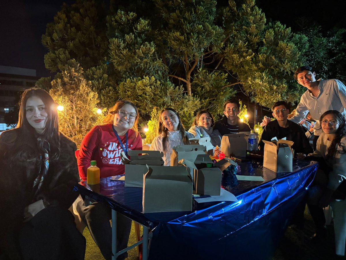 ESAPOficial's tweet photo. Más que compartir información relevante para la próxima etapa de nuestros estudiantes, esta jornada fue una oportunidad para celebrar el camino recorrido, compartir con sus compañeros y despedir esta etapa académica con alegría desde la terraza de nuestra sede central. 🎓 https://t.co/2npeW5LumJ