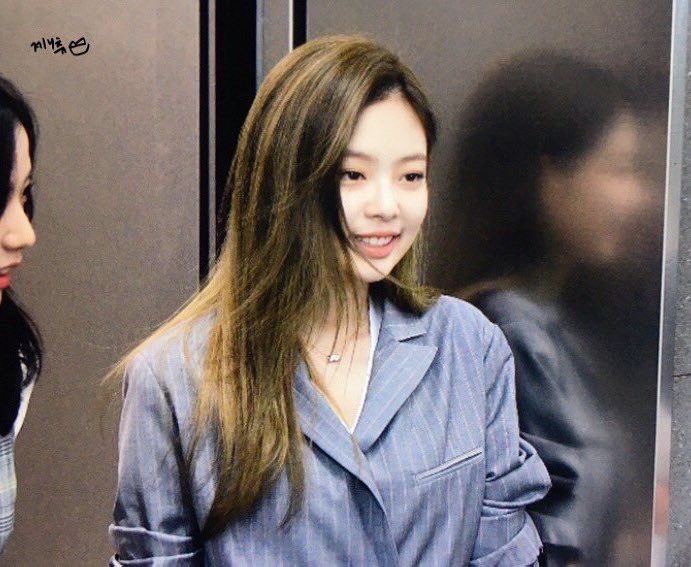 Lolininiq's tweet photo. her aura https://t.co/4ccgE6SlRd