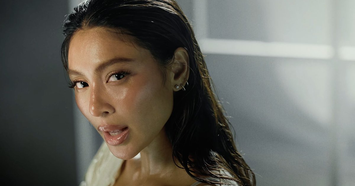 PhilstarNews's tweet photo. NADINE ‘WON’T TAKE IT PERSONAL’ 💅🏻

Actress-singer Nadine Lustre just dropped the official music video for her latest single “Personal” on Friday, August 14.

The single was released on July 31, marking her first official music release since her 2023 single “Overgrown.”

📷 Nadine Lustre/Screenshots