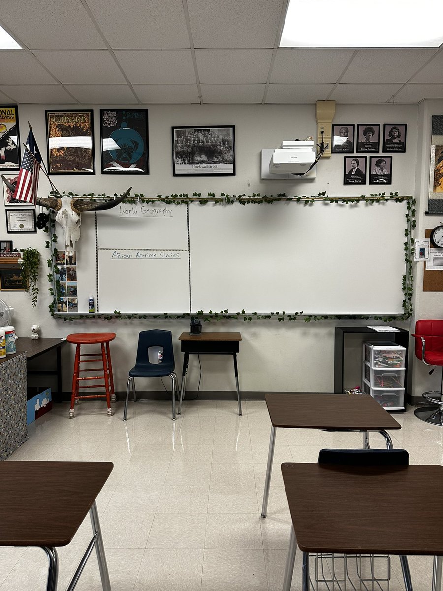 RalphieSalinas's tweet photo. Ready for Monday! Added a bit more greenery this year and a new desk pad☺️📚 #classroomready #highschoolteacherlife https://t.co/fSBOHscjF5