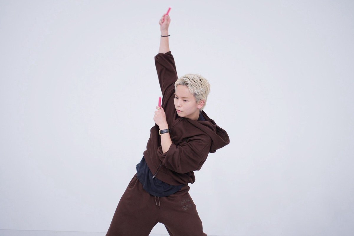 _KID_PHENOMENON's tweet photo. 【お知らせ📣】

今夜26:35〜の
テレビ東京『ヴィクトリーグ！』は…

#ゼロから打ち師始めます さんとコラボ ✨
〈〈サイリウムパフォーマンス〉〉でシンクロバトル⚔️🔥

ぜひご覧ください👀

#ヴィクトリーグ @tx_victoleague 
#LILLEAGUE #KIDPHENOMENON https://t.co/O1pEdxWCmB