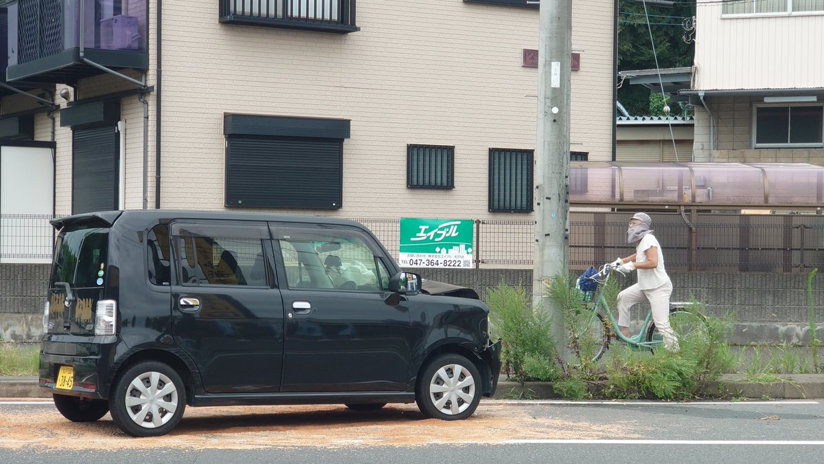 pochicrown's tweet photo. 千葉県県道51号、幸楽苑東松戸駅前店の前に、放置車両があり、本八幡方面から八柱方面は、大渋滞🤣🤣🤣🤣

#幸楽苑東松戸駅前店　#県道51号
#放置車両　#大渋滞 https://t.co/lPbEJ2BJXu