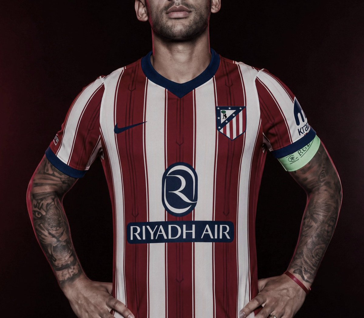 layerte7's tweet photo. AU - Donde Cristian es enviado por Enzo para rescatar a Julián del Atlético.

O

Donde la misión queda olvidada cuando las buenas intenciones se enredan con el deseo. https://t.co/CYB7Qwi9kI