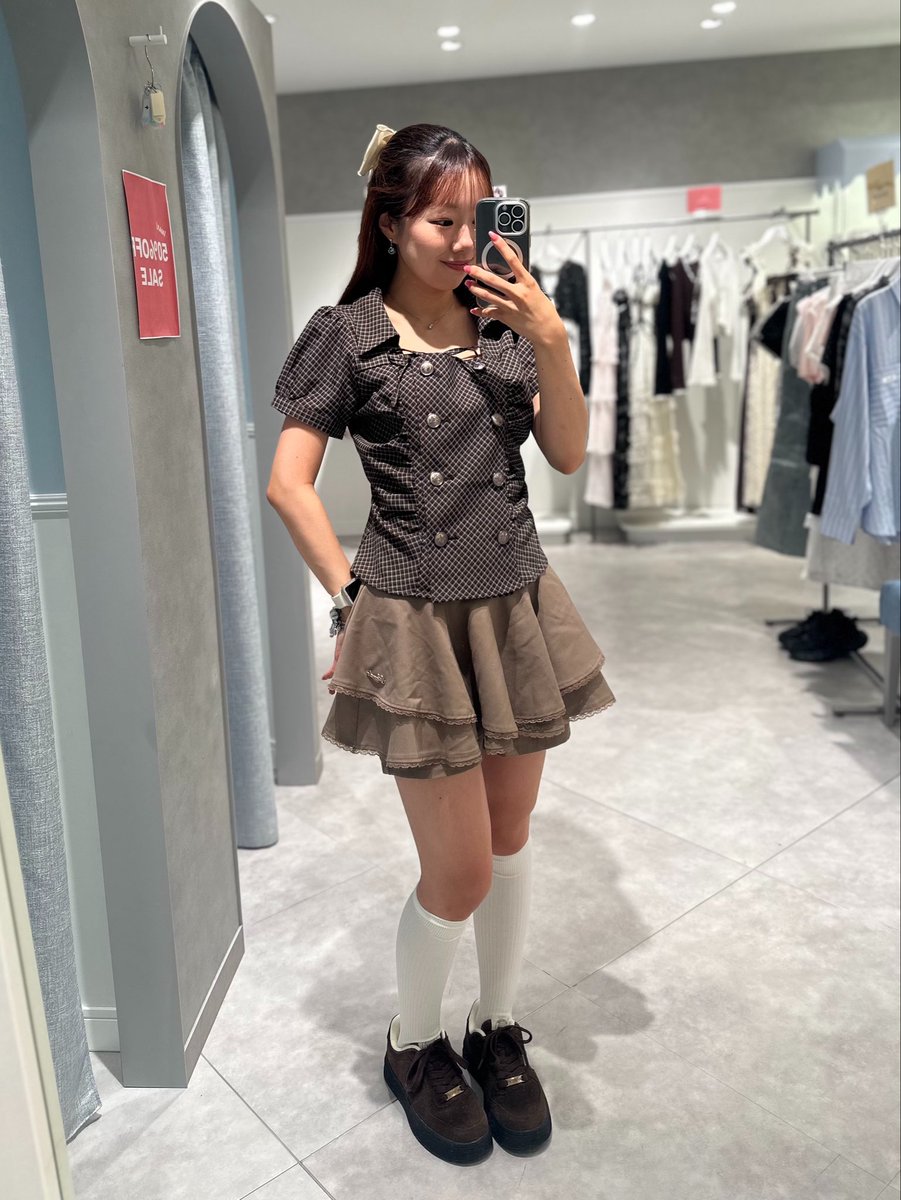 risa_olive_'s tweet photo. トレンドのダブルボタン。一枚でおしゃれ見え。
リアルバイしましたっ！！
#pr #ナポレオン　#オリーブデオリーブ　#秋コーデ #アパレルスタッフ https://t.co/40oCvjYMr6