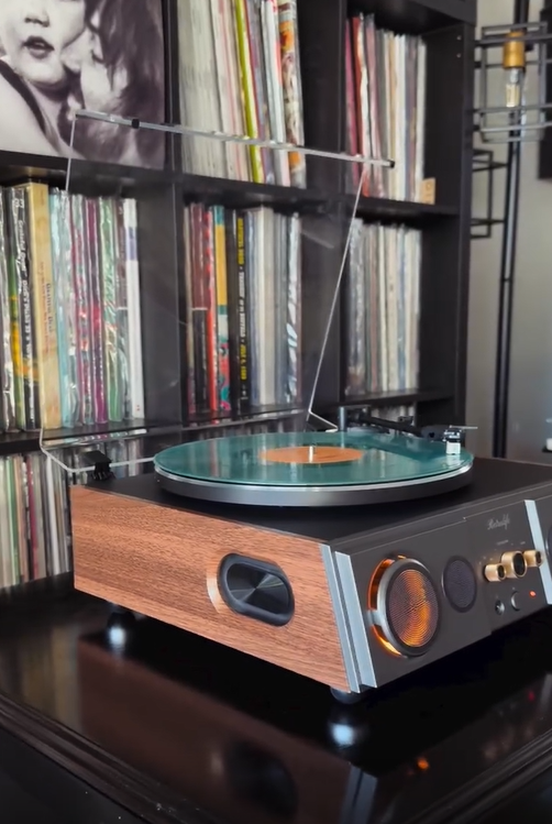 RetrolifeP's tweet photo. Vinyl nights just got a little better. 🎵 The Retrolife T27S brings together classic records, modern convenience, and warm lighting to create the perfect listening corner. https://t.co/XxiGS8UY1y

#VinylRecords #RecordPlayer #Retrolife https://t.co/YgYfPYUEFY