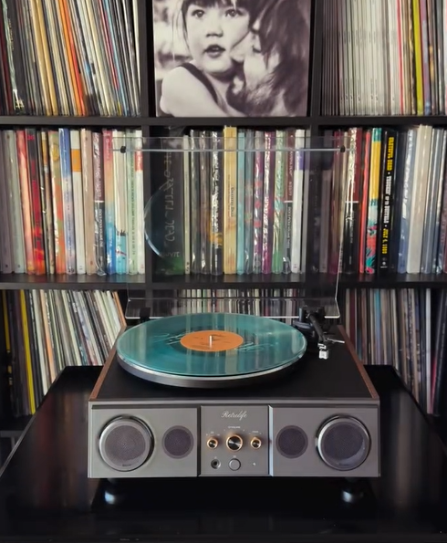 RetrolifeP's tweet photo. Vinyl nights just got a little better. 🎵 The Retrolife T27S brings together classic records, modern convenience, and warm lighting to create the perfect listening corner. https://t.co/XxiGS8UY1y

#VinylRecords #RecordPlayer #Retrolife https://t.co/YgYfPYUEFY