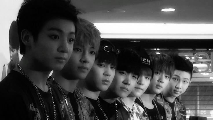 winnttaebear's tweet photo. WE LOVE YOU BTS 
WE PURPLE YOU https://t.co/bbYNZ2JLOT