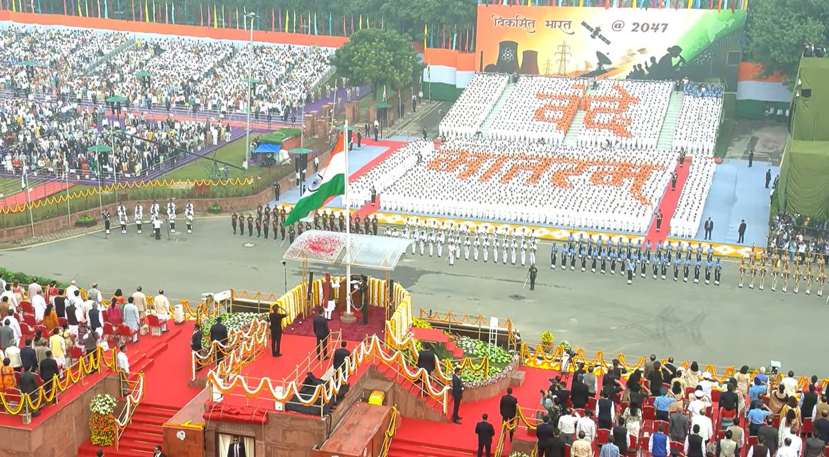 BJP4India's tweet photo. 80वें स्वतंत्रता दिवस के अवसर पर पीएम श्री @narendramodi ने लाल किले से 13वीं बार ध्वजारोहण किया।

#IndiaIndependenceDay https://t.co/9HB0z59RZp