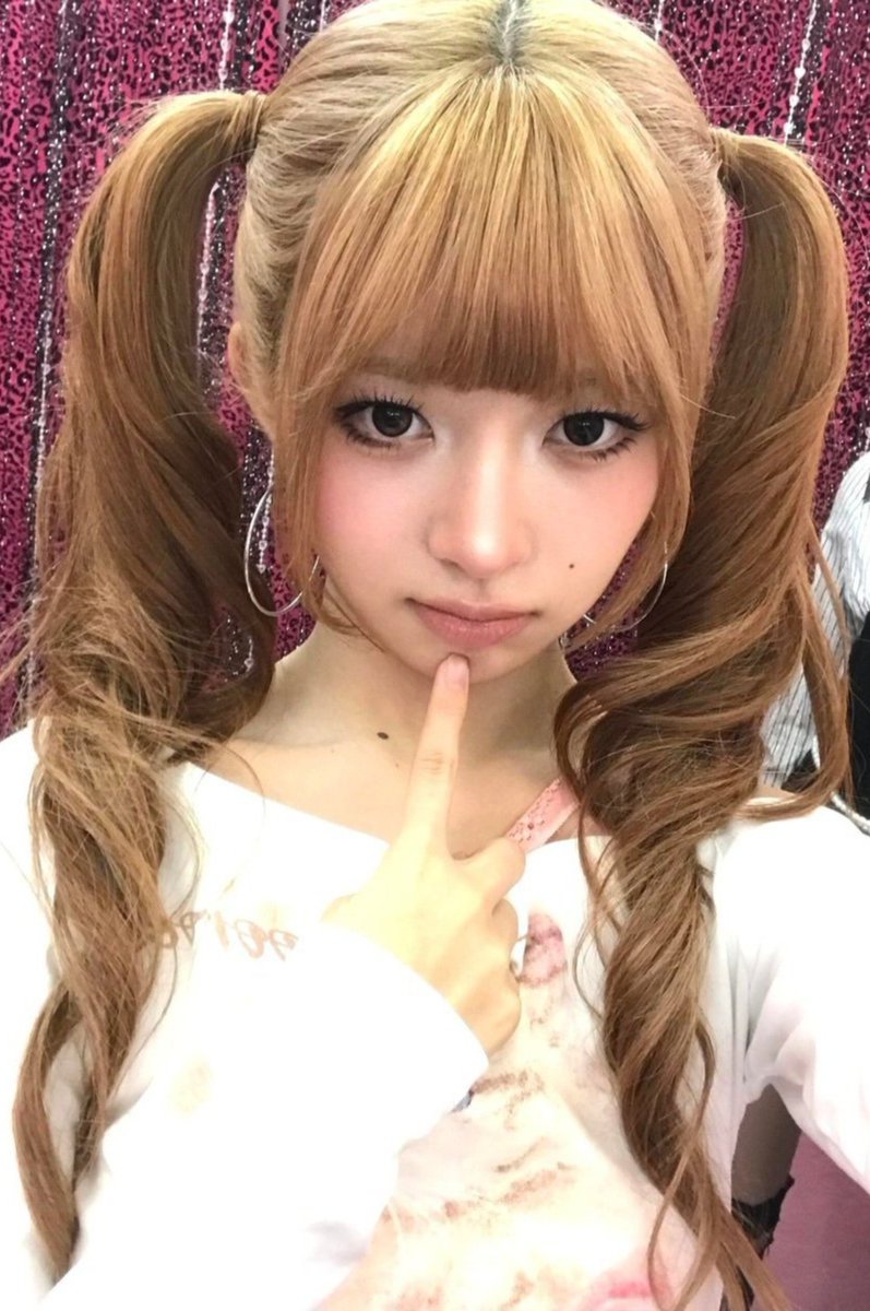 liceinyourheart's tweet photo. ⠀⠀⠀. 　 ⠀⠀⋮⋮  ギャル。☆ミ     　. https://t.co/OyHmtE7EnT