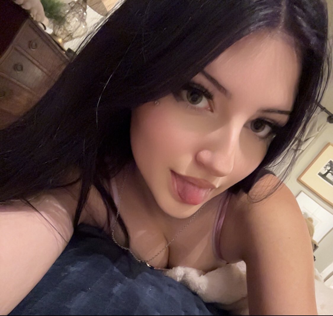 novaluney's tweet photo. who wants to be touched romantically https://t.co/Fp4hAvgT9J