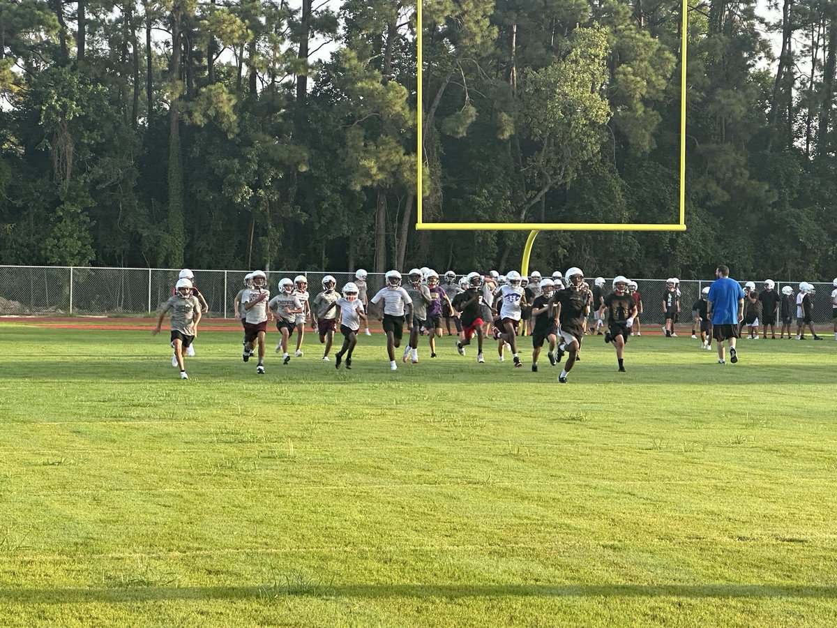 tms_Athboys's tweet photo. 7th/8th grade 🏈 putting in Work this morning! #TMSPantherPride @HumbleISD_TMS @crizer_TMSPE @CoachThurmond10 @MrCoachEstridge https://t.co/lAkBikkORG