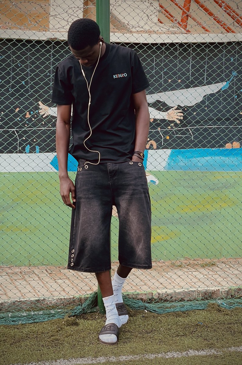 Hashir_szn's tweet photo. Jorts on slides 🔥🔥🔥 https://t.co/HyBwt2O27k