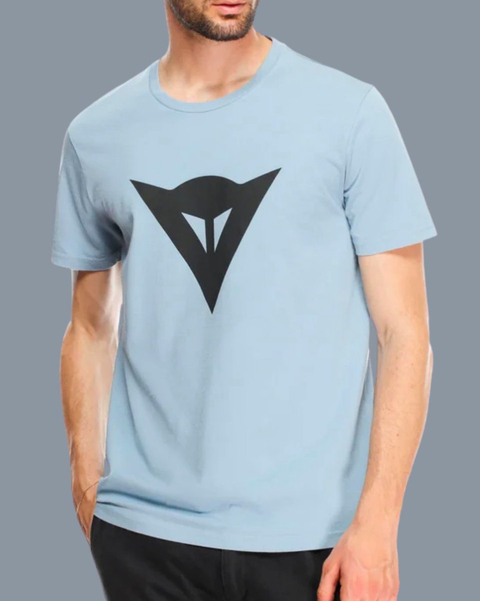 DAINESEKYOTO's tweet photo. ダイネーゼでは Tシャツやパーカーなど、
普段使いしやすいカジュアルウェアも豊富にラインナップ。
https://t.co/VqroNjMqOo

ガレージ時間にも、休日のリラックスウェアにも。
"走る時だけじゃない" ダイネーゼを、ぜひ店頭で探してみてください。

#dainese #ダイネーゼ
#ダイネーゼは2年保証 https://t.co/aeTAjIUZHM
