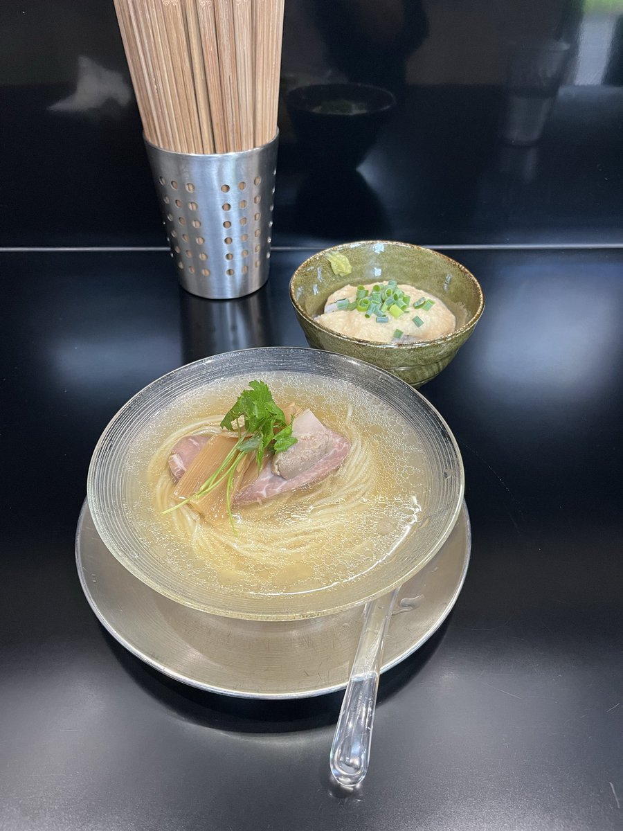 566yuu's tweet photo. menya787
冷たい地鶏出汁らーめん 塩
大和芋とろろ丼

フリスタが連休中なんでこちら🤣
ネオクラシカルな冷スープが旨い😋
とろろ丼に掛けても👍

⚠️17（月）お休みです

ごちそうさまでした https://t.co/SpuhuaHAz6