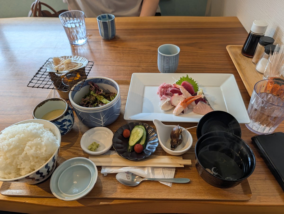 umeChaChitora's tweet photo. 那須塩原市のおさかな食堂HONUさんでランチ🍚干物とお刺身美味しすぎ。
#那須塩原市　#ランチ　#食堂　#干物
　#刺し身 https://t.co/P0xGWnORHk