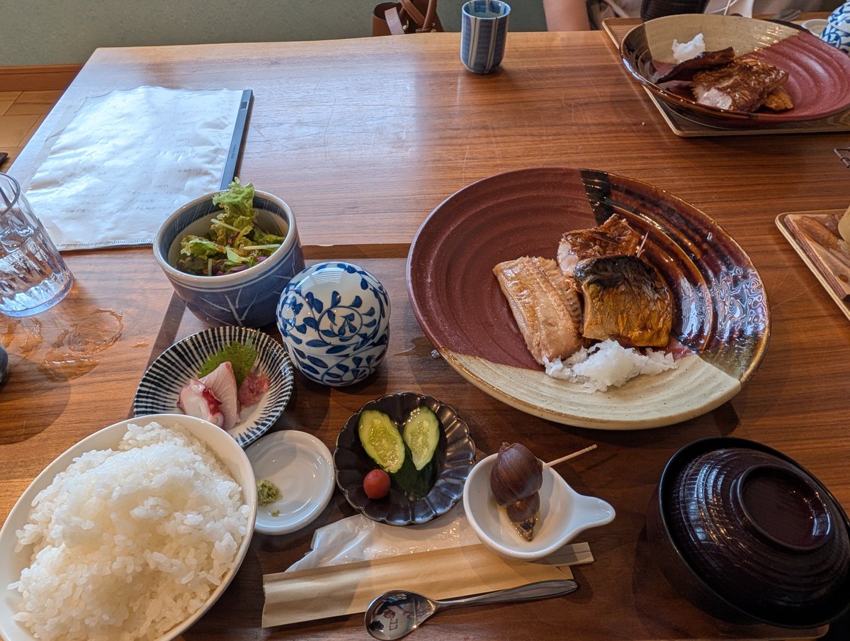 umeChaChitora's tweet photo. 那須塩原市のおさかな食堂HONUさんでランチ🍚干物とお刺身美味しすぎ。
#那須塩原市　#ランチ　#食堂　#干物
　#刺し身 https://t.co/P0xGWnORHk