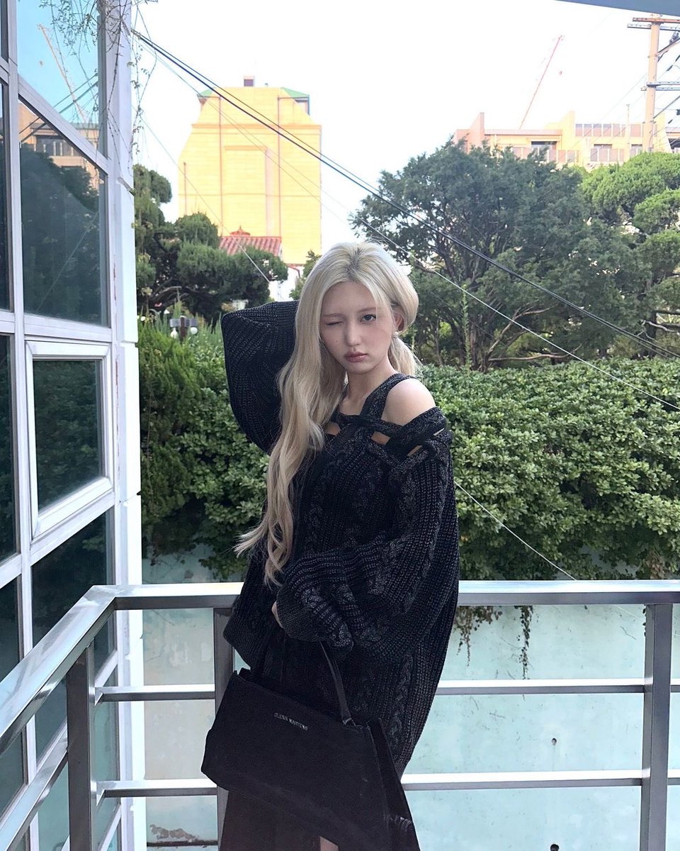 pearlscences's tweet photo. ⠀
⠀ ⠀ — Take me out on a date, can’t you see I look so pretty?
⠀ https://t.co/QAWybKjckE