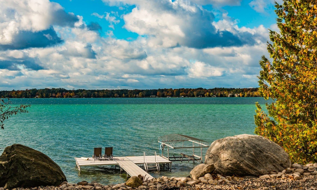 SMB_Attorney's tweet photo. This is very true. I own a lake house in northern Michigan and I'm seeing this play out in real time.

Take Torch Lake, Michigan for example.

In the 1960s, a factory worker or teacher from Detroit or Grand Rapids could buy a simple cottage on the water on one income. 

Now look at today. It costs millions! 

Something has to give…