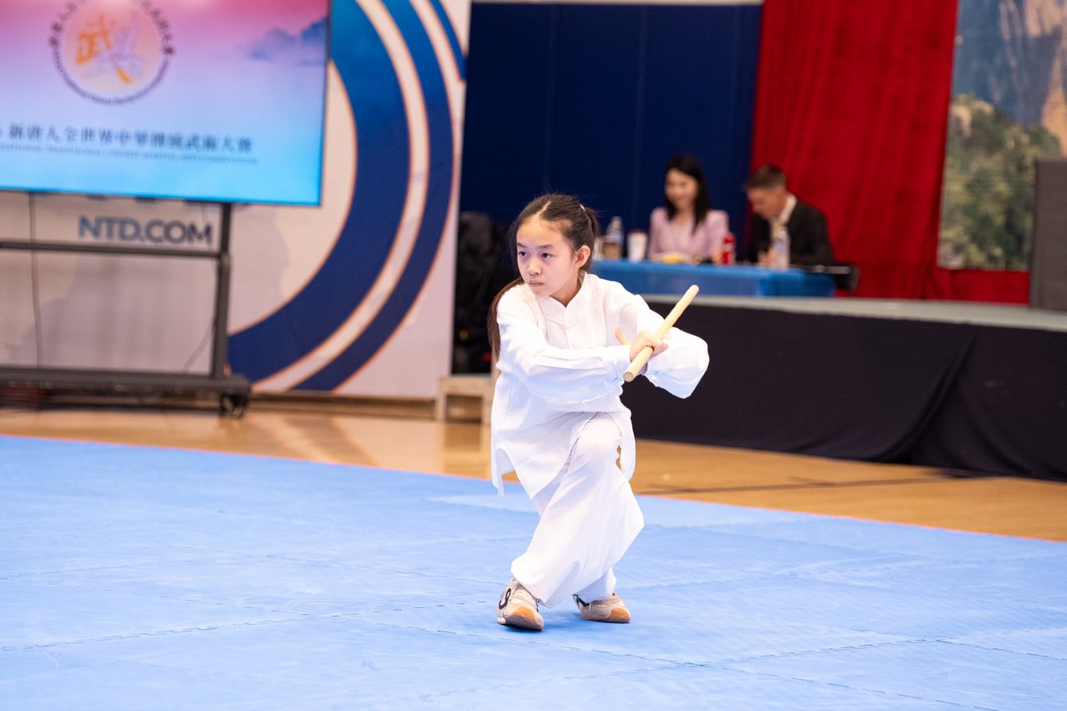ntdcompetition1's tweet photo. 本次比賽中，選手們演練了多種傳統拳術，包括蓮花拳、醉拳、八法拳、五手拳、形意拳、翻子拳等，各具特色，精彩紛呈！✨

器械組同樣精彩，刀、劍、鞭、棍等傳統武術器械輪番亮相，選手們招式變化多端，展現中華武術器械技法的獨特魅力！🏆

🥋 少年組｜Junior Division

少年選手們活力十足，展現紮實的傳統武術功底！🔥
從拳術到器械，每一招一式都充滿力量與自信，展現少年武術選手的風采！🏆✨

👉 詳情請點擊：https://t.co/Fy5GjXqeJK

#傳統武術 #傳統 #武術 #武術家 #功夫 #新唐人 #新唐人武術大賽 #新唐人大賽 #新唐人系列大賽 #真功夫 #武德 #全球直播
