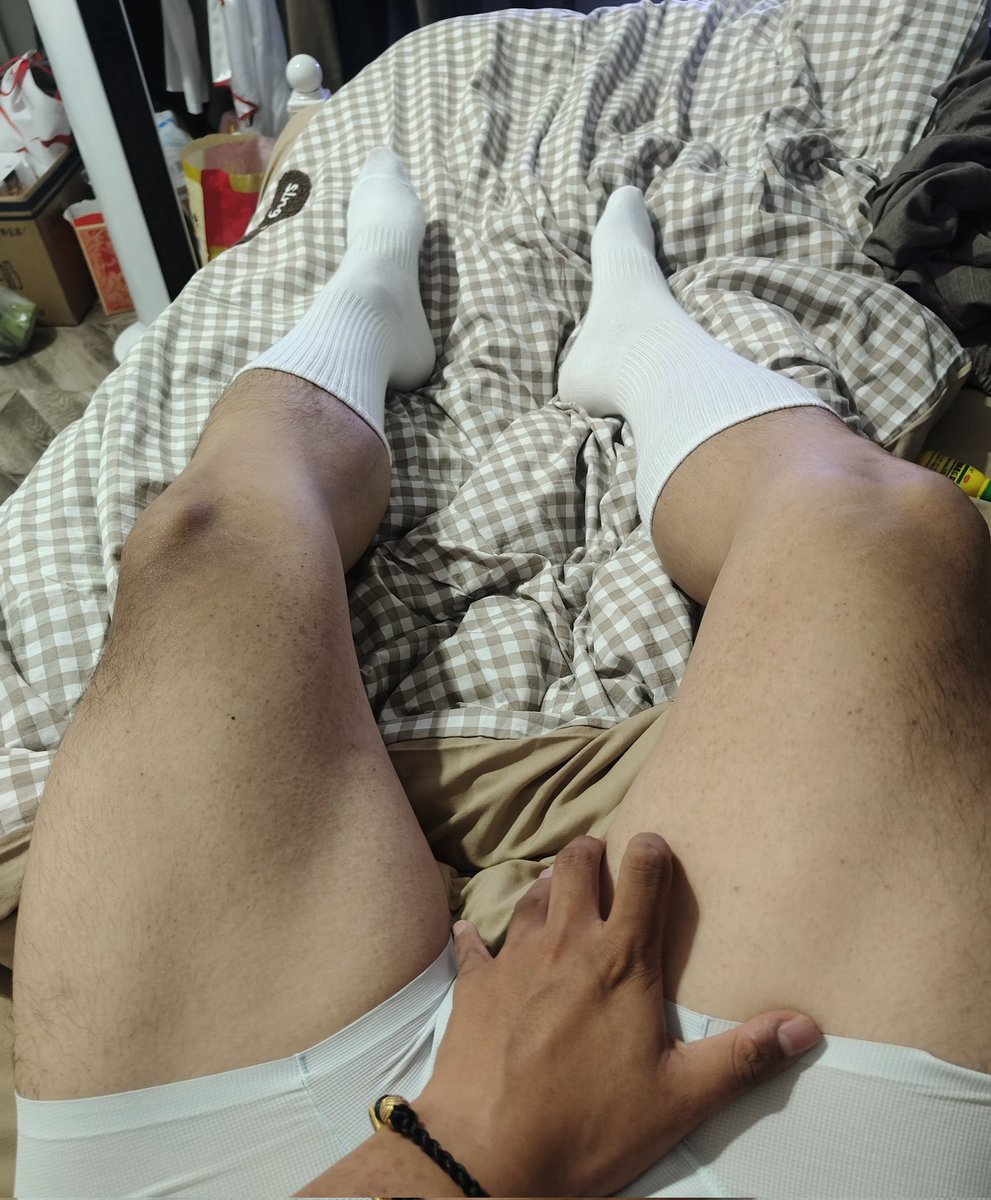 gvnv17's tweet photo. 🧦🧦🧦 https://t.co/te3UdTlueP