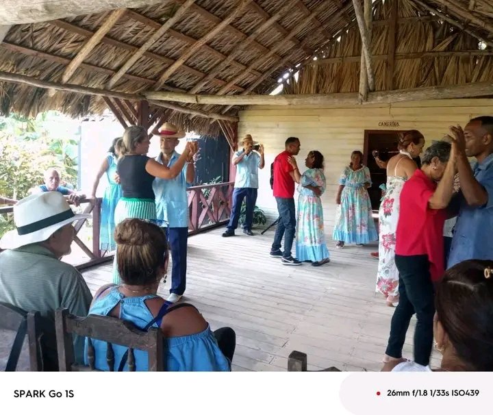 BaracoaE's tweet photo. #EducaciónBaracoa
Fiesta del Kiribá y el Nengón: Tradición que late en el corazón de #Baracoa, sello distintivo de la cultura baracoesa,  convirtiéndose en un escenario de agradecimiento y reconocimiento.
#100AñosConFidel
#CubaEsCultura
#515Aniversario https://t.co/SoiPoT4RR6
