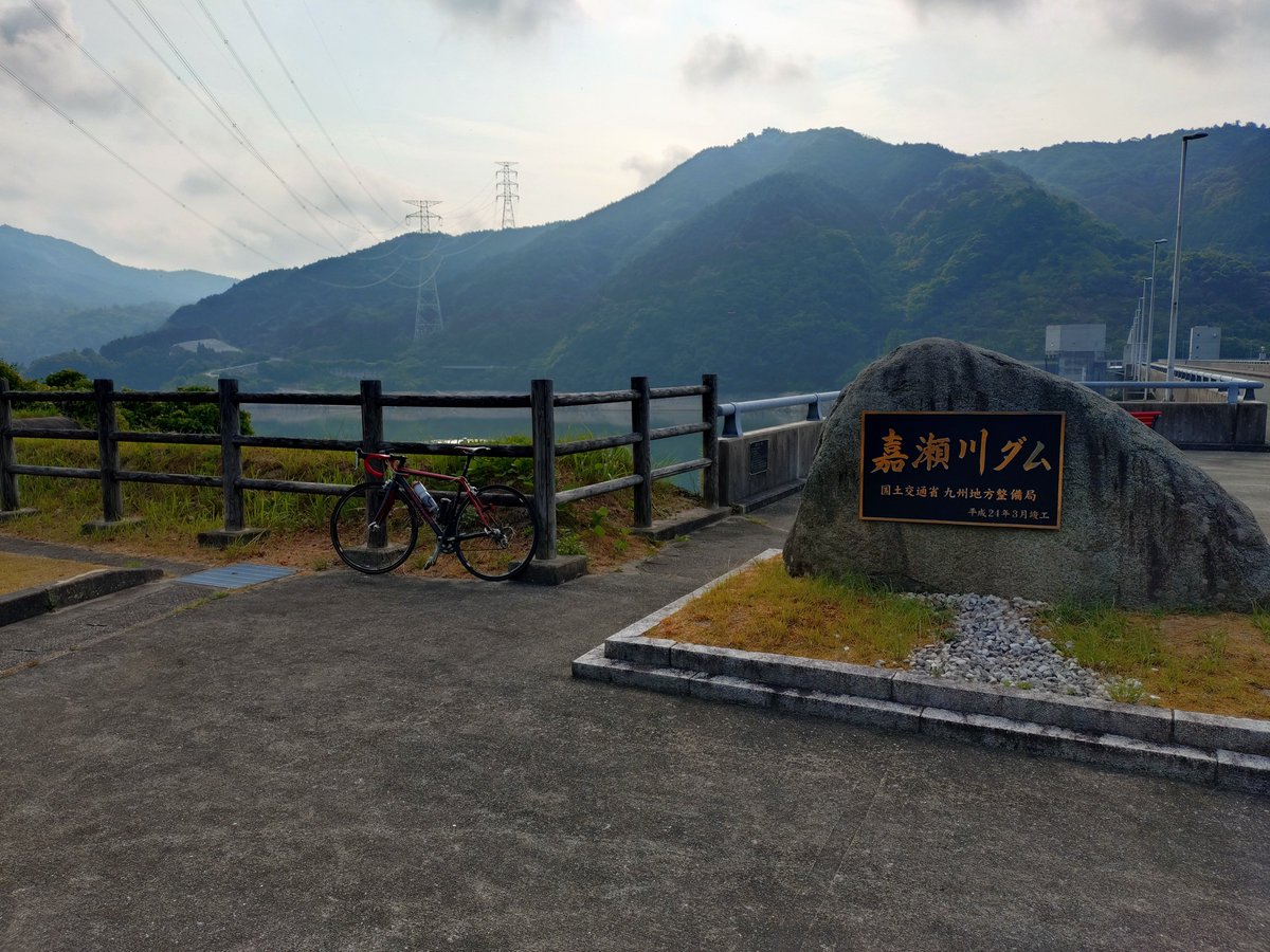 ginshow_no5's tweet photo. 快晴ダムとどんより脊振 https://t.co/LwHIph46aA