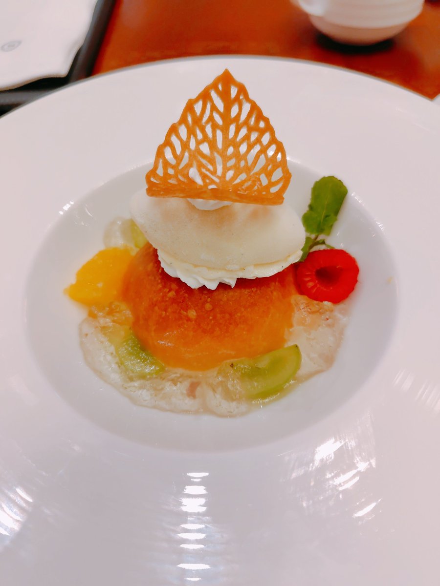 ama_usagi3's tweet photo. たまたまお休みと開催日が被ったので久々に行ってきました✨️

ビュッフェブーム真っ只中の頃とは品数もシステムもお値段もかなり変わってしまったけど、ひとつひとつの味はいいんだよなぁ🥺 https://t.co/ug6DK2Y5Cl