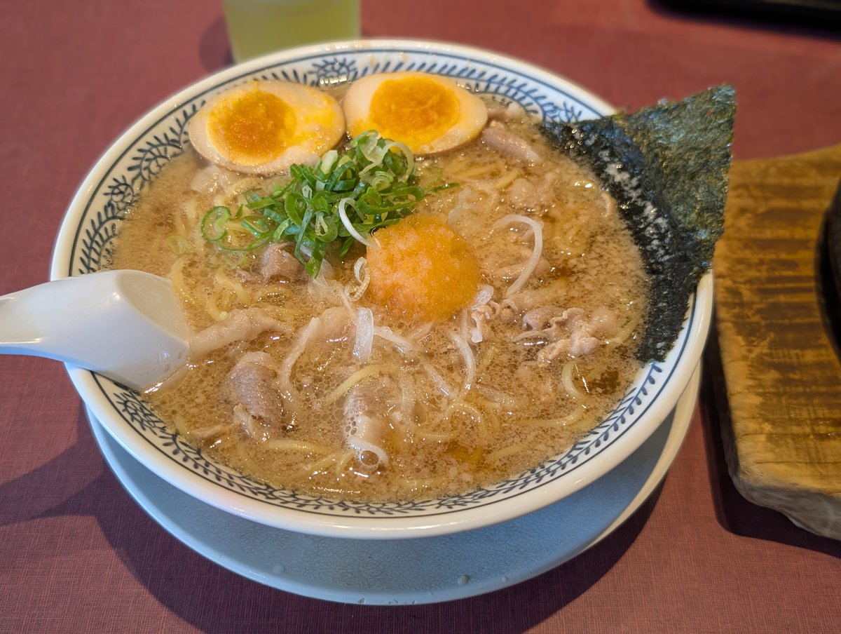 87516I's tweet photo. あのvさんオススメの、丸源ラーメンに行ってきたンゴ。
思ったよりも、あっさり食べられた。
オジサンのお腹にも優しい。
#見て七宮 https://t.co/W9AtxpMMSb